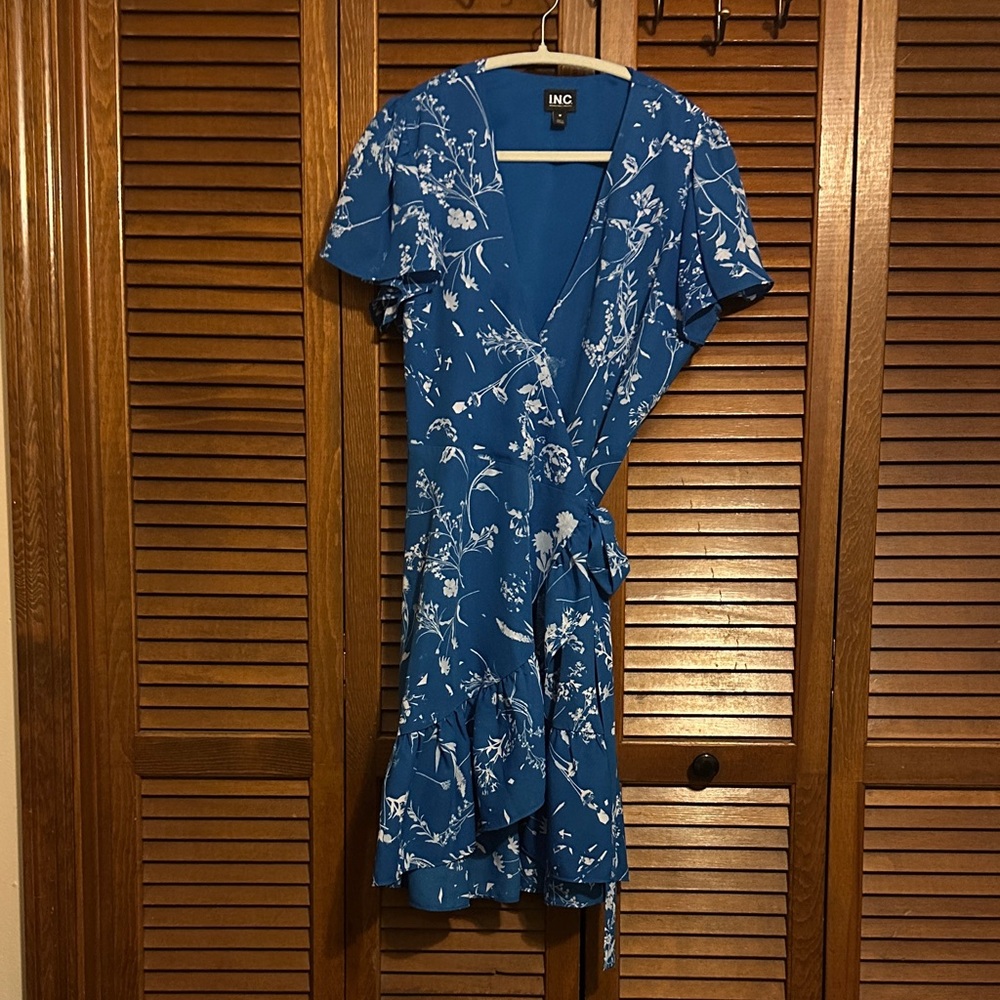 INC International Concepts Blue & White Floral Asymmetrical Wrap Dress | Size M